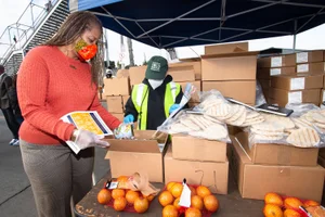 District 2 – Supervisor Holly J. Mitchell Dec. 10, 2020 – Florence food distribution. Photo by Bryan Chan / Board of Supervisors