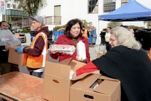 Supervisor Solis at East Hollywood Region Free Food Walk-up Giveaway