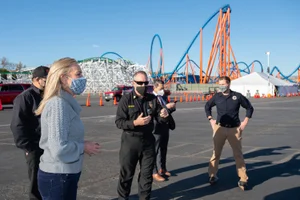 District 5 – Supervisor Kathryn Barger Jan. 20, 2021 - Vaccine Distribution at Magic Mountain Photo by David Franco / Board of Supervisors