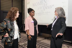 3 women posing for a picture.