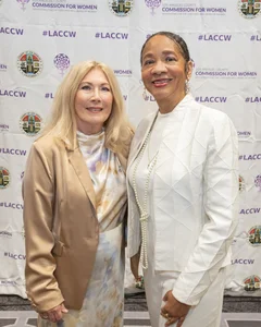 2 women posing for a picture.