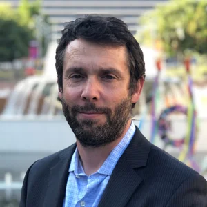 Peter Bibring headshot photo.