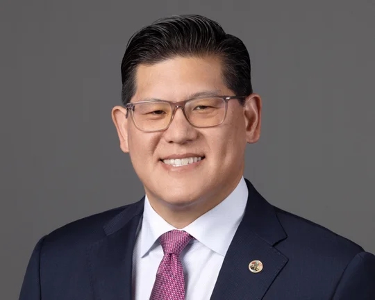 Edward Yen portrait photo