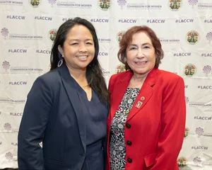 2 women posing for a picture.