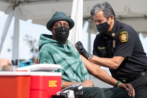 District 2 – Supervisor Holly J Mitchell March 24, 2021 - Arsenio Hall gets his COVID-19 vaccination at USC. Photo by Bryan Chan / Board of Supervisors