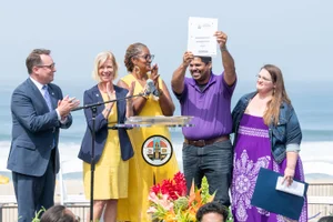 Supervisor Mitchell & Supervisor Hahn clapping at the podium