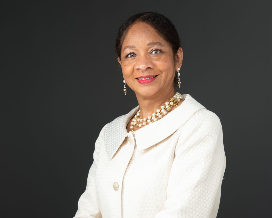 Dr. Regina Smith portrait photo.