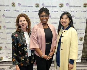 3 women posing for a picture.
