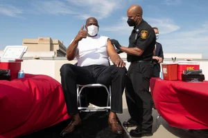 District 2 – Supervisor Holly J Mitchell March 24, 2021 - Earvin Magic Johnson gets his COVID-19 vaccination at USC. Photo by Bryan Chan / Board of Supervisors