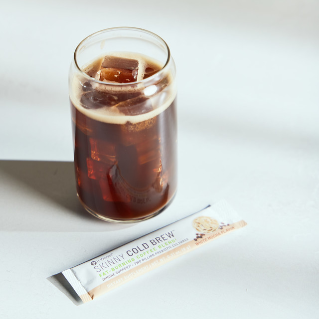 A glass of Skinny Cold Brew with a single serve packet