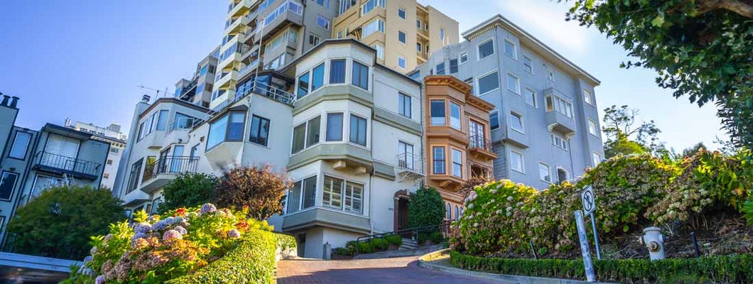 Beautiful view of Lombard street in the sun. Find San Francisco California homeowners insurance.