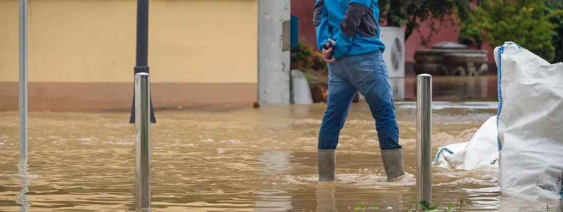 People in flooded city streets after heavy rain. Find Mississippi Flood Insurance.