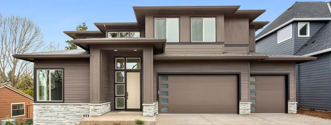 Facade of home with manicured lawn. Bath, Maine Homeowners Insurance.