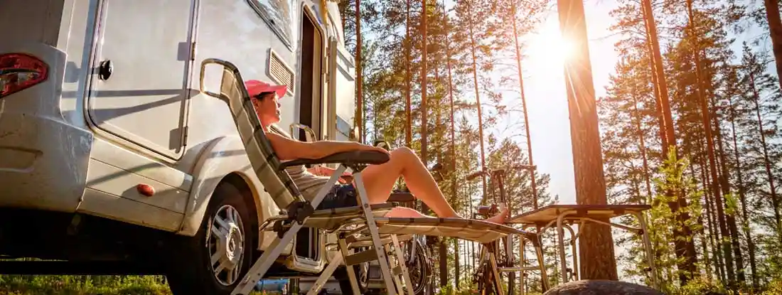 Family vacation travel in an RV. Find Arkansas RV Insurance.