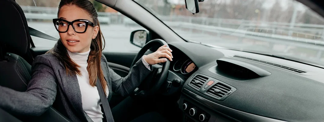 Woman driving a car. How to Find the Best Car Insurance Policy in Thompson's Station, TN. 