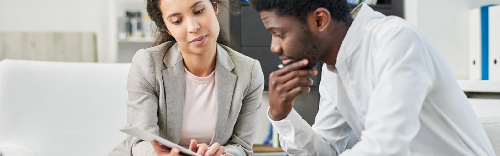 Consultant working with client. What is an independent agent?