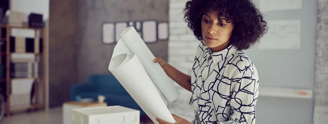 Businesswoman Working in Her Office. How to Find the Best Business Insurance in The Woodlands, Texas. 