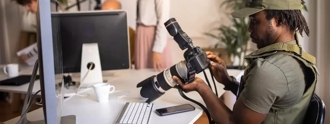 Editorial photographer observing the photos on camera, at the office. Find Southlake, Texas business insurance.
