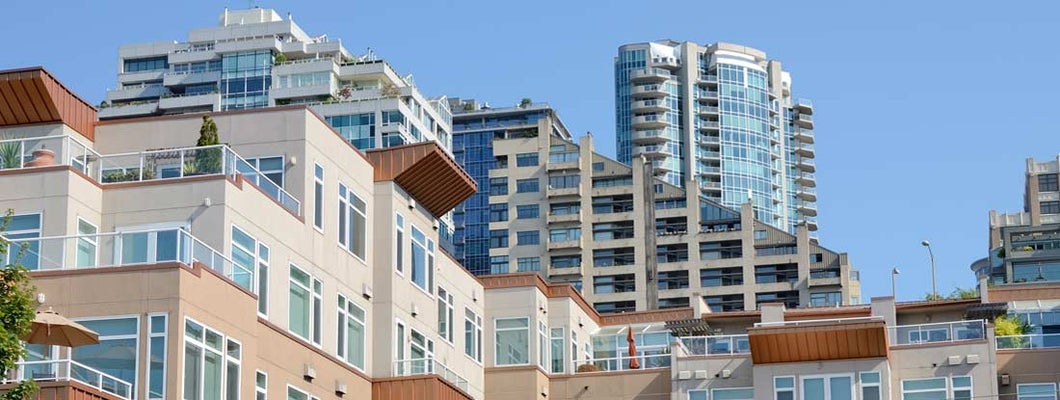 Apartment buildings in downtown Seattle right by the waterfront. Find Washington renters insurance.