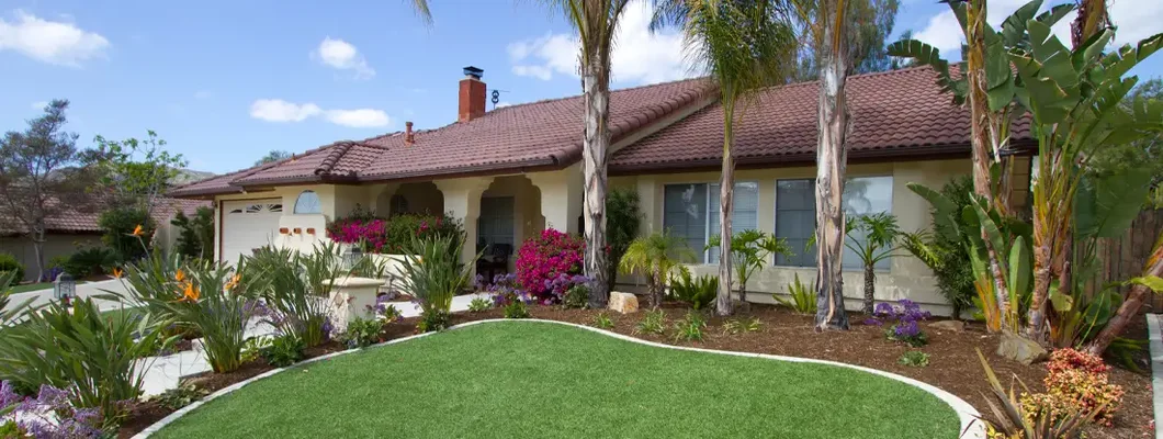 Landscaped Florida home. Find Parkland, Florida home insurance.