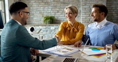 Who does an independent agent work for