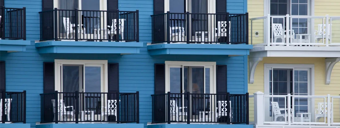 Apartment building exterior at Bar Harbor, Maine. Find Maine Renters Insurance.