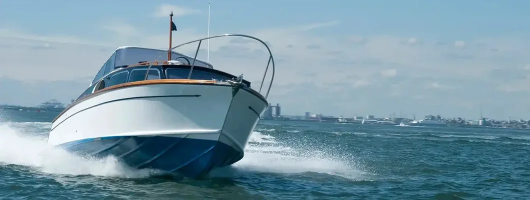 Motorboat at speed. Find New Hampshire Boat Insurance.