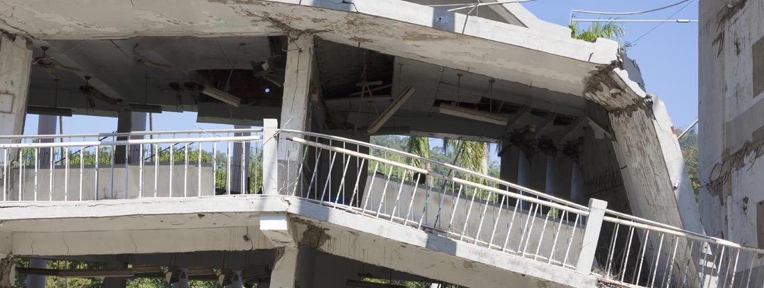 Earthquake damage of building. Find Earthquake Insurance.