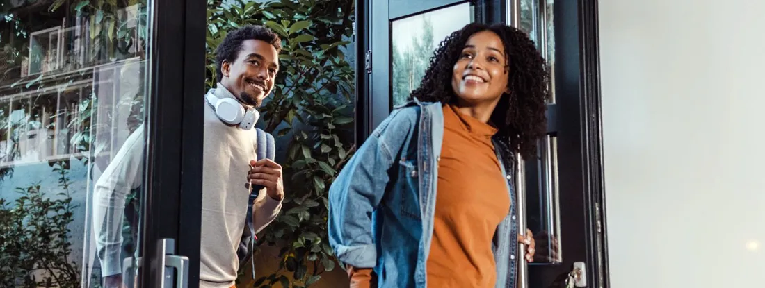 Tourists arriving at their vacation rental accommodation. Find short term rental insurance.