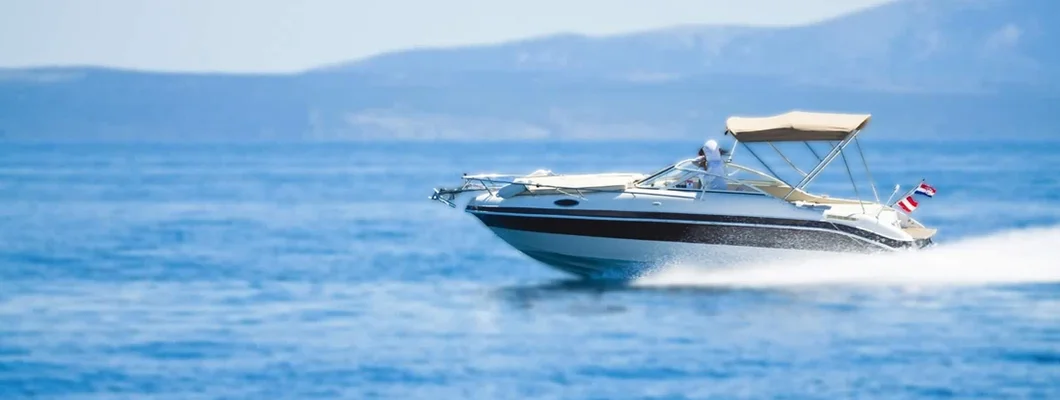 Speeding power boat. Find Nebraska Boat Insurance.