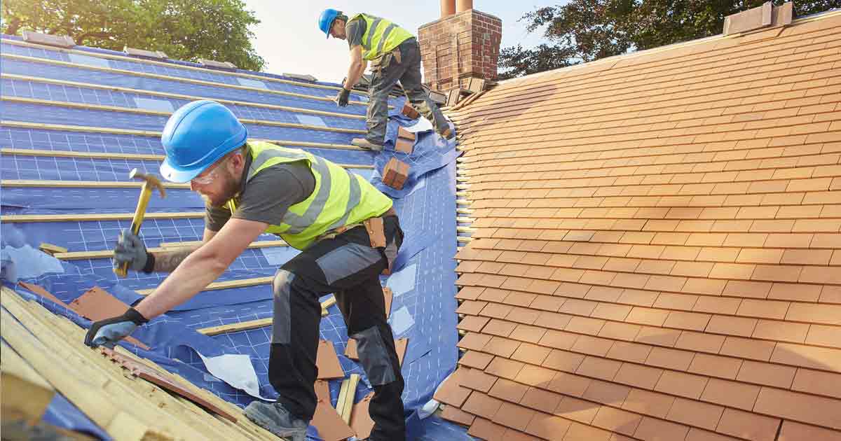 4 Reasons Roofers Insurance is a Must When Working in the US