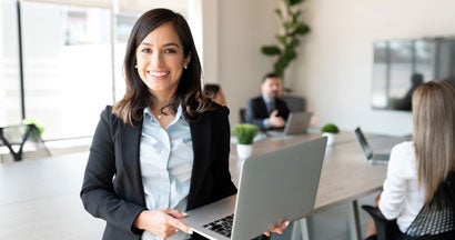 Smiling female independent insurance agent with laptop in a meeting room. Top 5 reasons an independent agent is way better than the other guys.