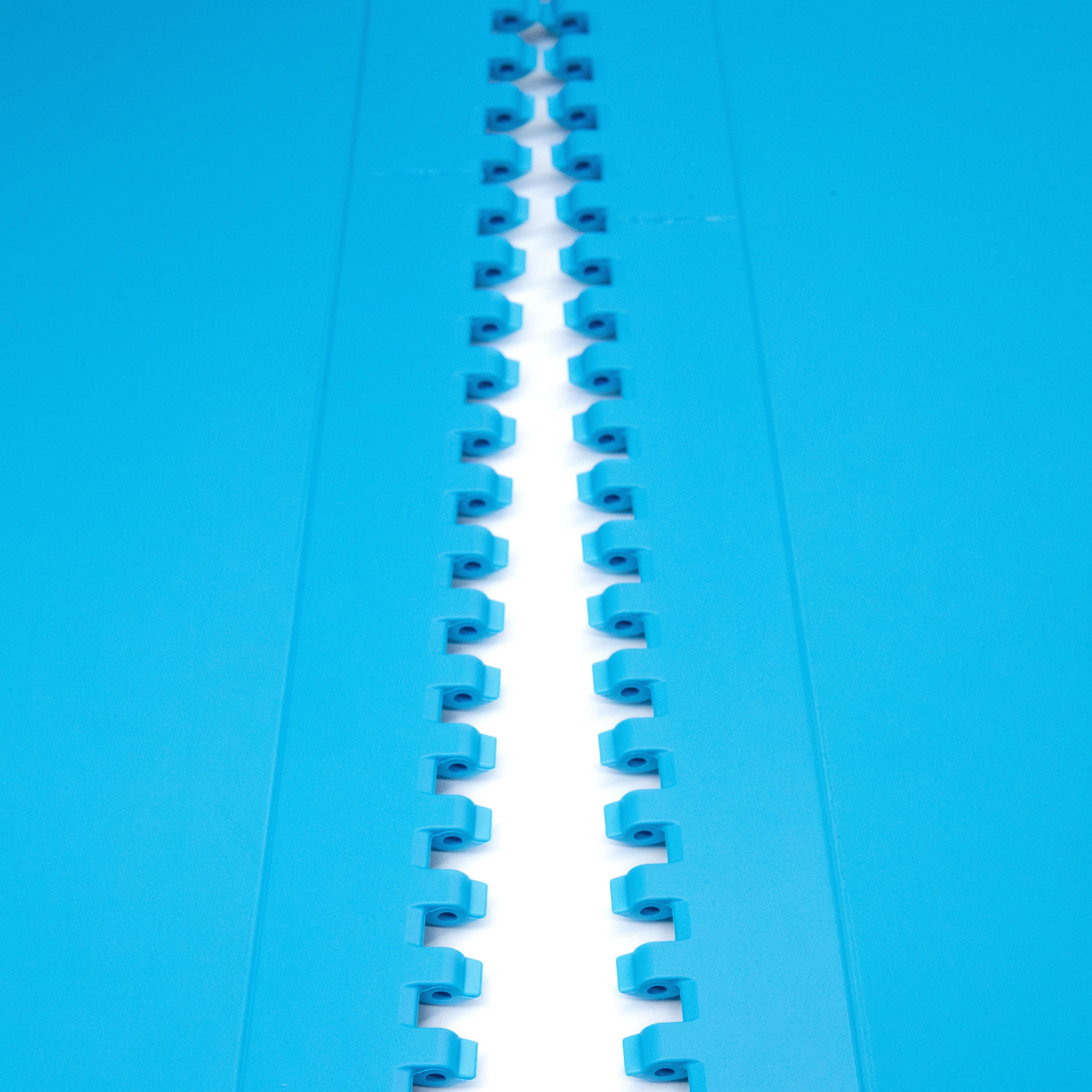 Brzegi dwóch rozłączonych sekcji taśmy ThermoDrive ZeroSplice z ThermoLace HDE