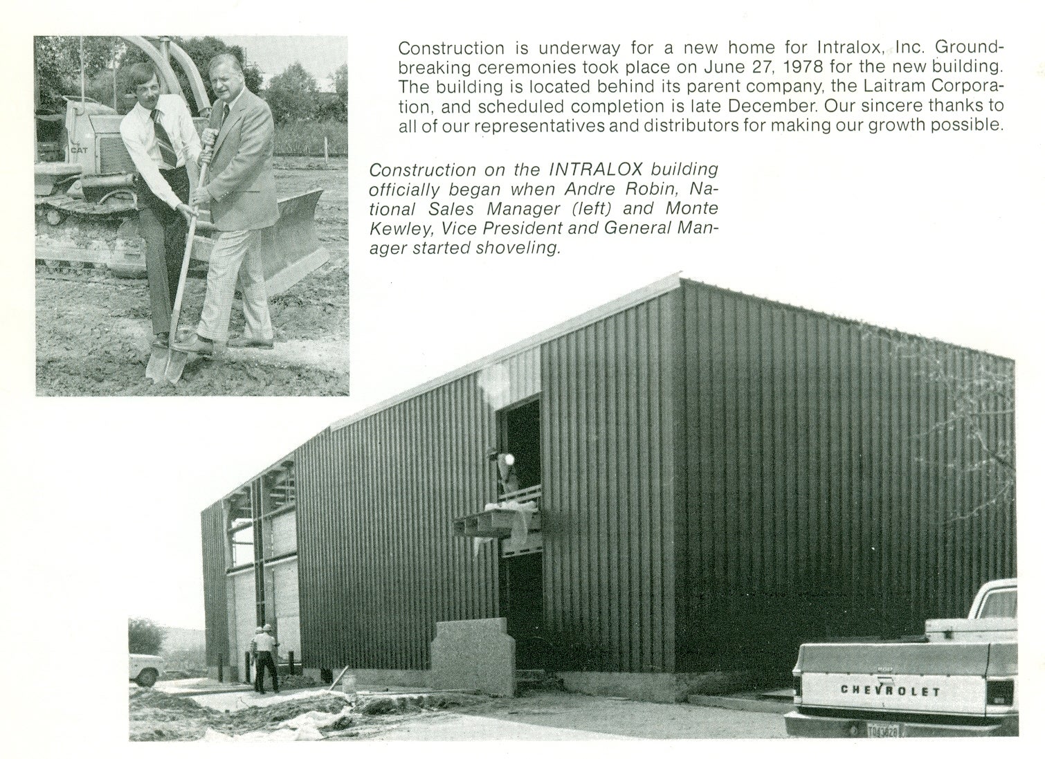 Pracownicy wkopują pierwszą łopatę pod nową siedzibę firmy Intralox