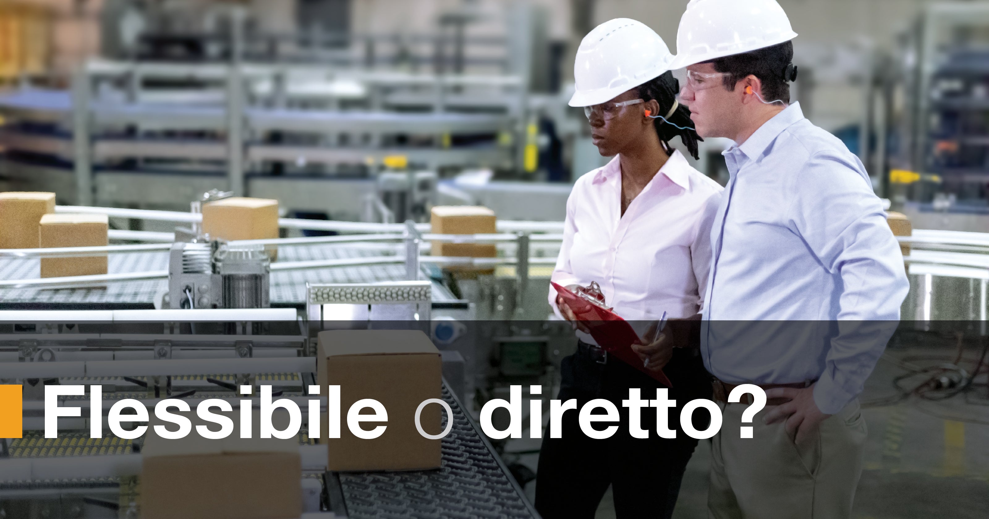 Due esperti Intralox esaminano una linea di confezionamento in un impianto