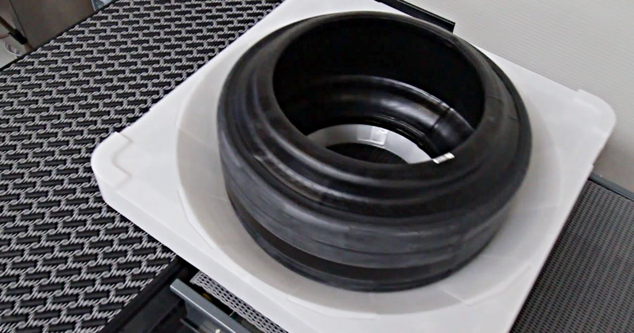 Green tire in bin on ARB 90-degree passive transfer