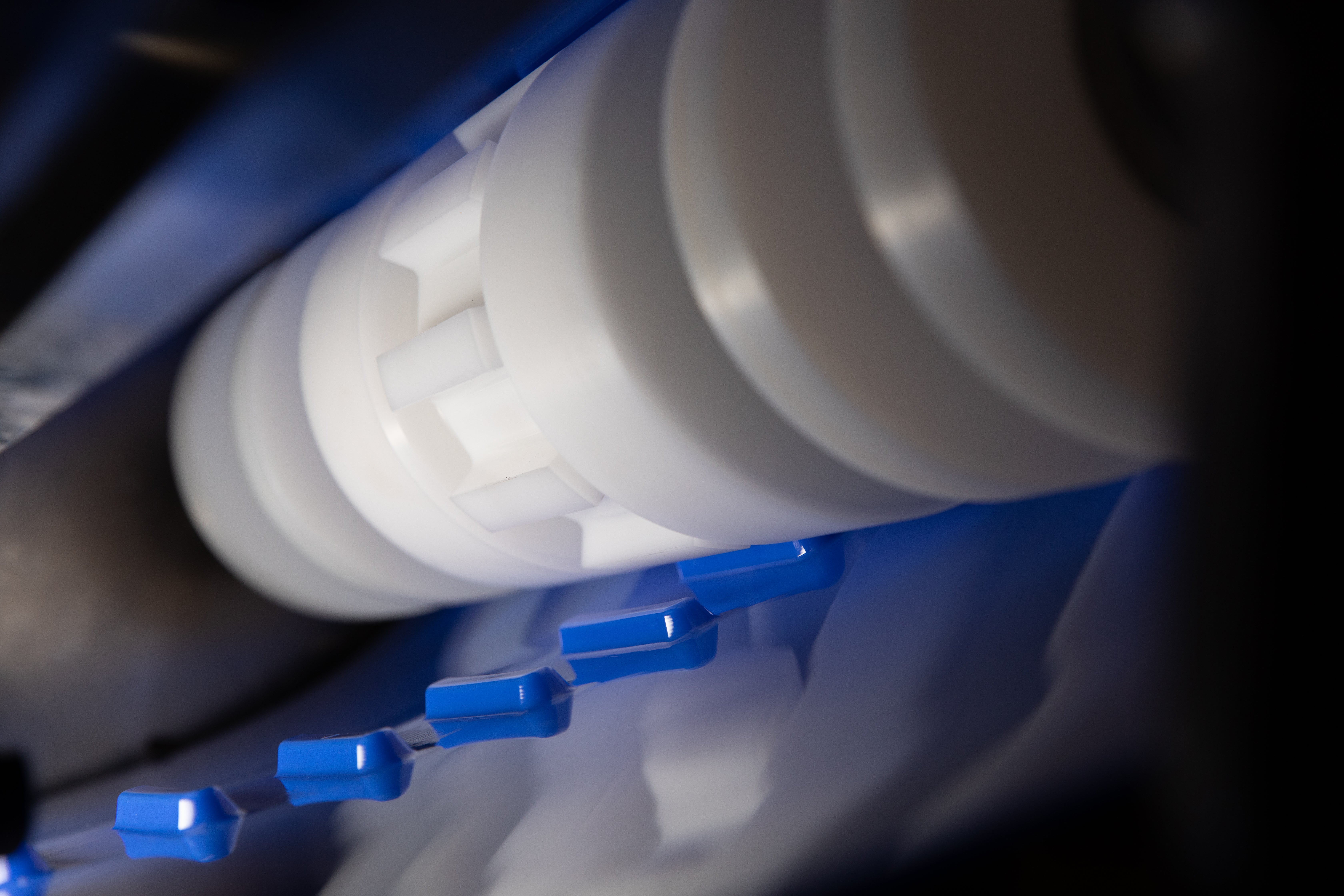 Unterseite des LugDrive 8140 Bandes mit Zahnrädern und Stützrädern