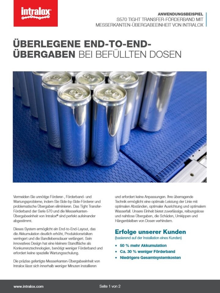 Miniaturbild des Anwendungsbeispiels von Intralox, welches das S570 Tight Transfer-Band mit Messerkanten-Übergabeeinheit für End-to-End-Übergaben von abgefüllten Getränkedosen aus Aluminium auf einem Förderersystem mit blauem modularen Kunststoffförderband zeigt.