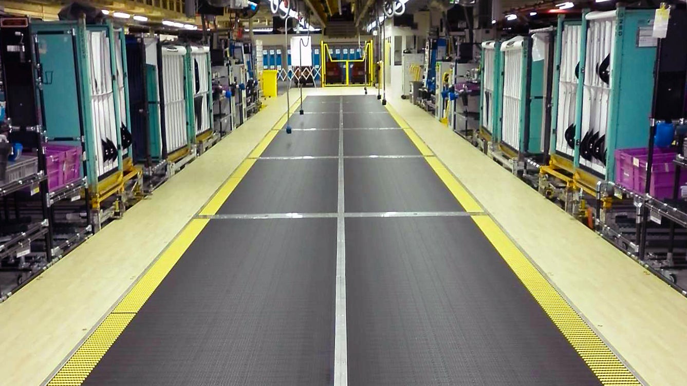 Series 10000 PeopleVeyor conveyor belt on floor of automotive plant