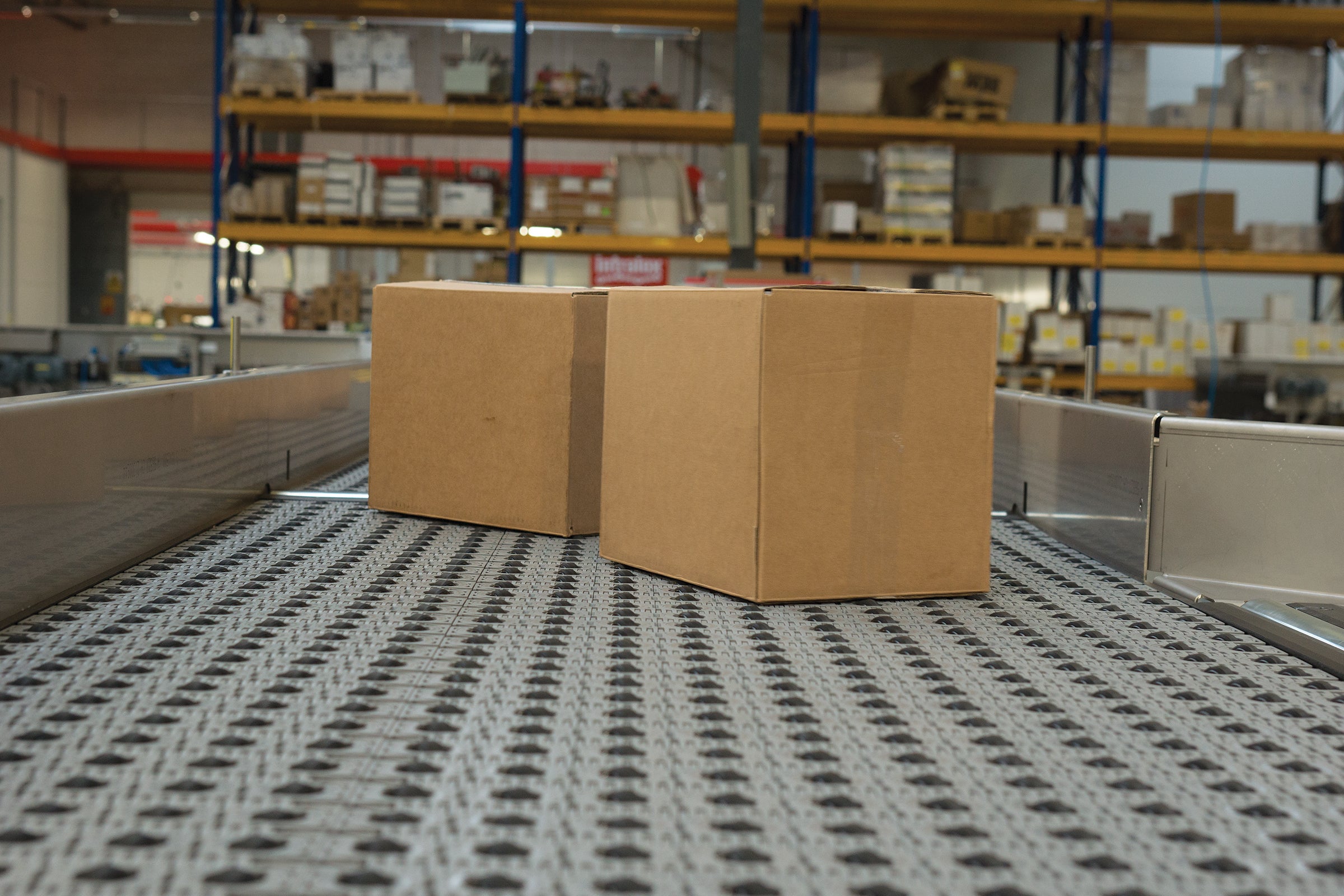 Boxes on ARB Mixed Parcel Singulator