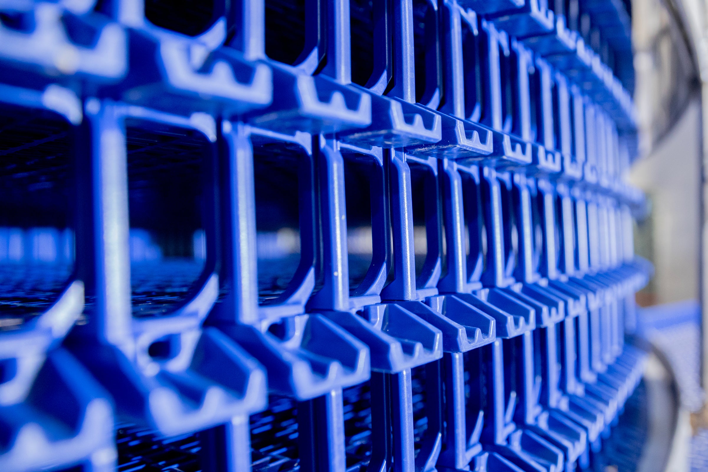 サイドガード付きDirectDriveスタッカーベルト