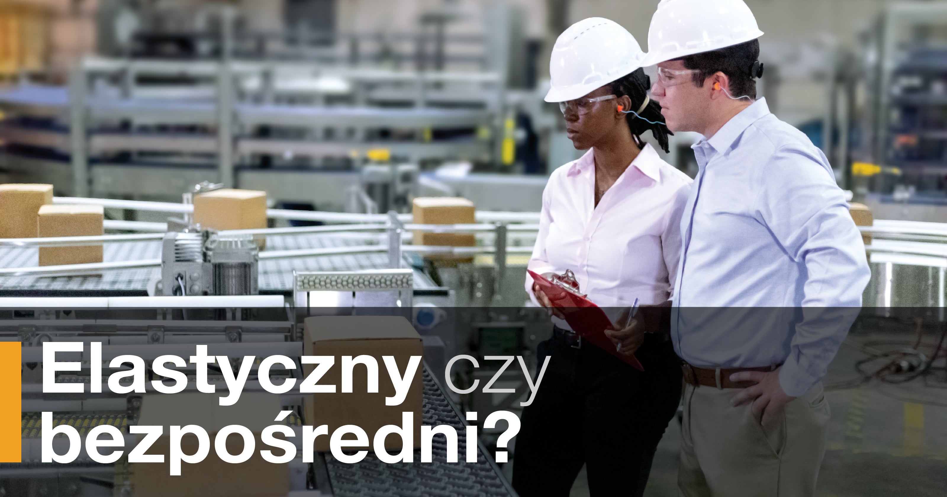 Dwóch ekspertów Intralox dokonuje przeglądu linii pakowania na terenie zakładu