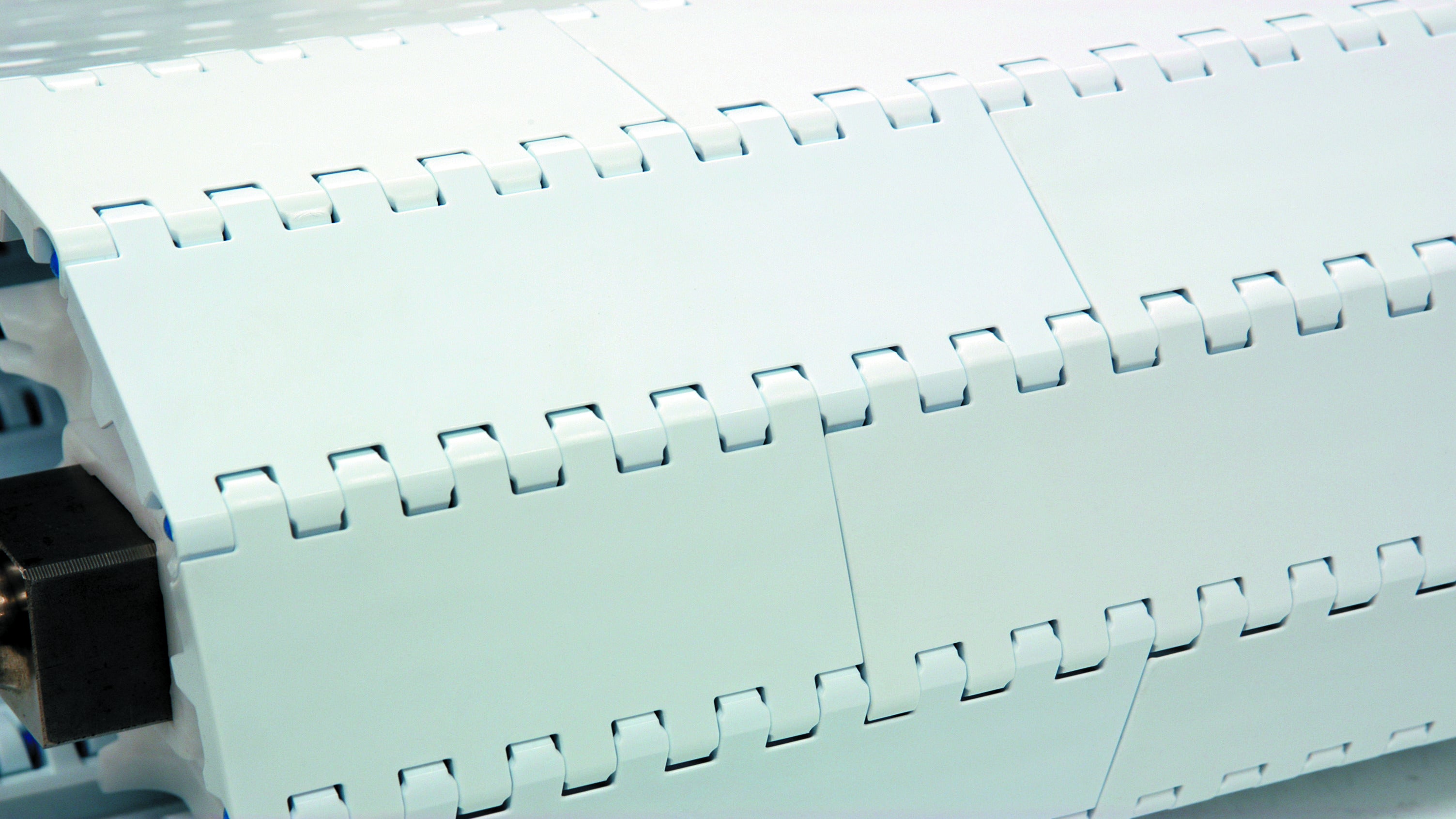 Förderband der Serie 800 um die Welle des Förderers geschlungen