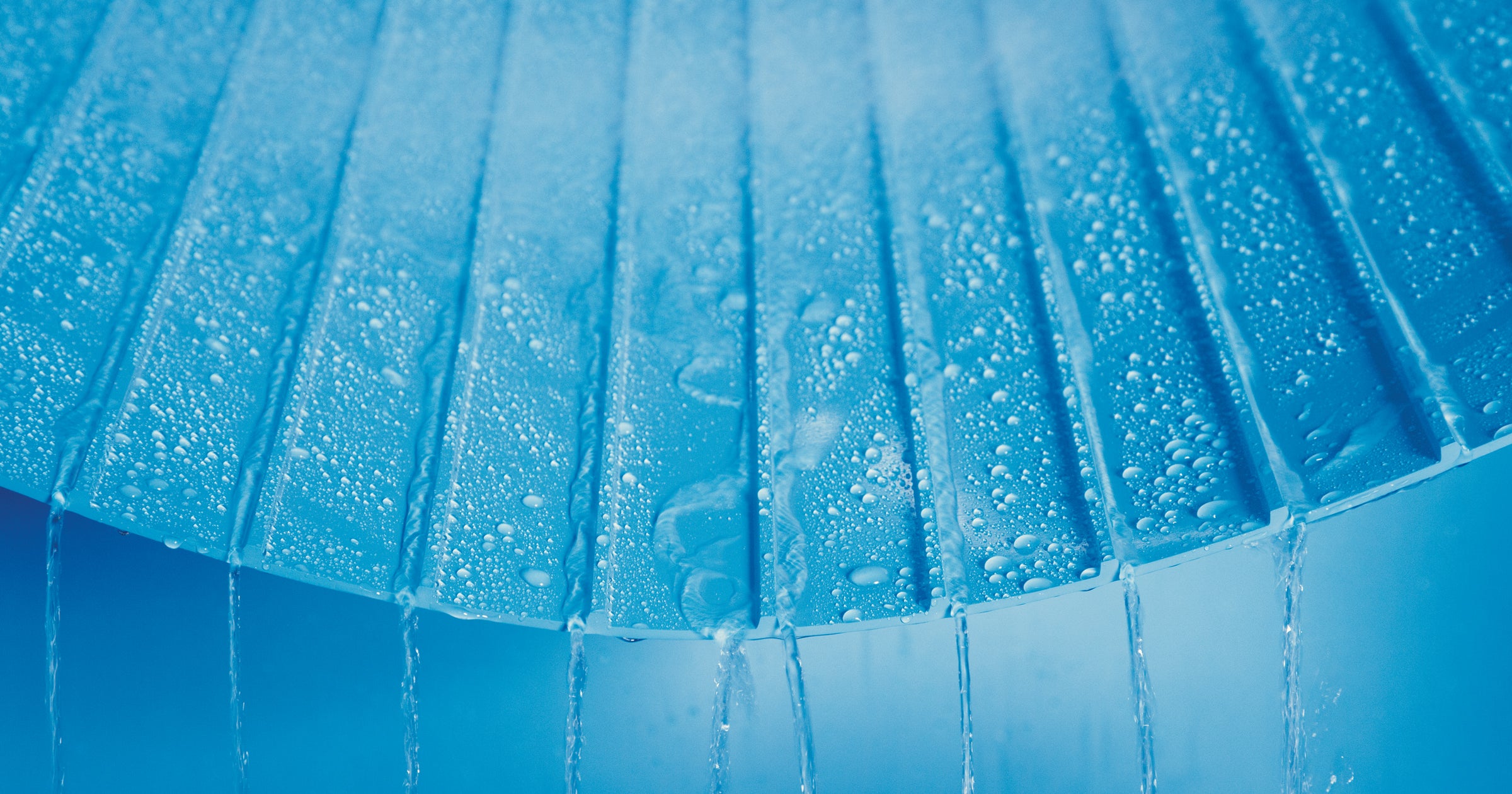 Water droplets on underside of ThermoDrive conveyor belt