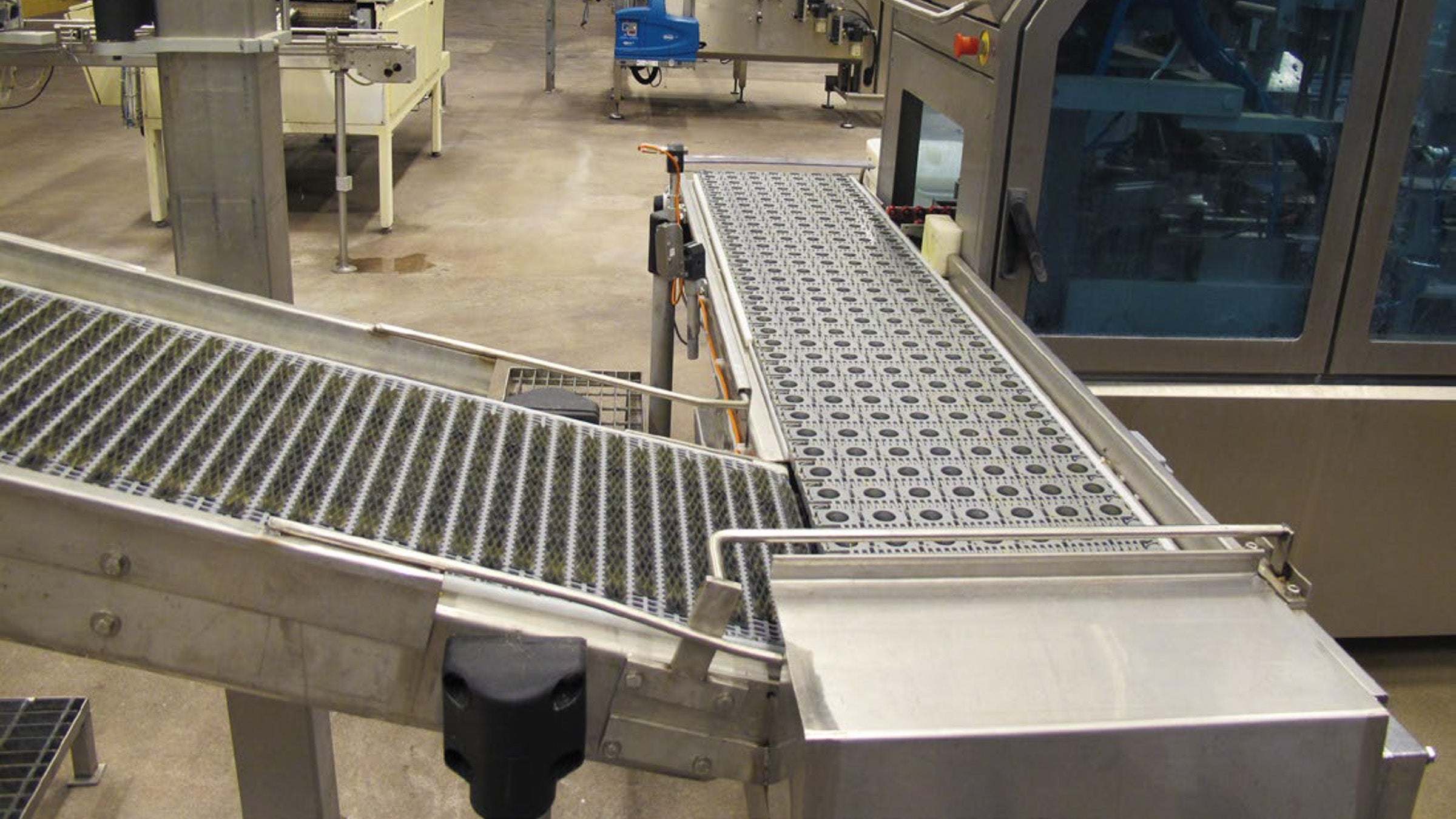 ARB 90-Degree Transfer perpendicular to incline conveyor with Friction Top belting