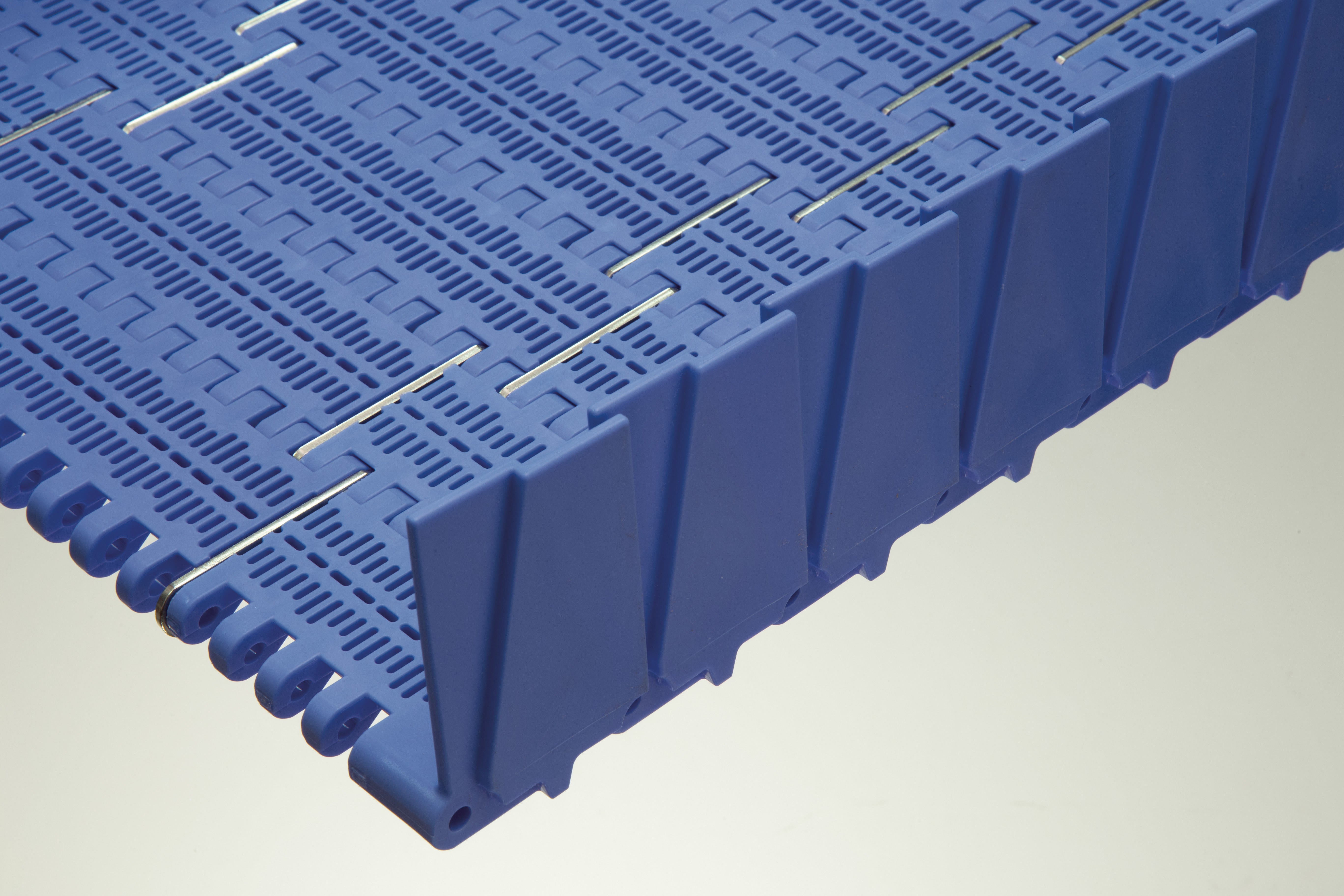 Series 888 blancher conveyor belt with sideguards