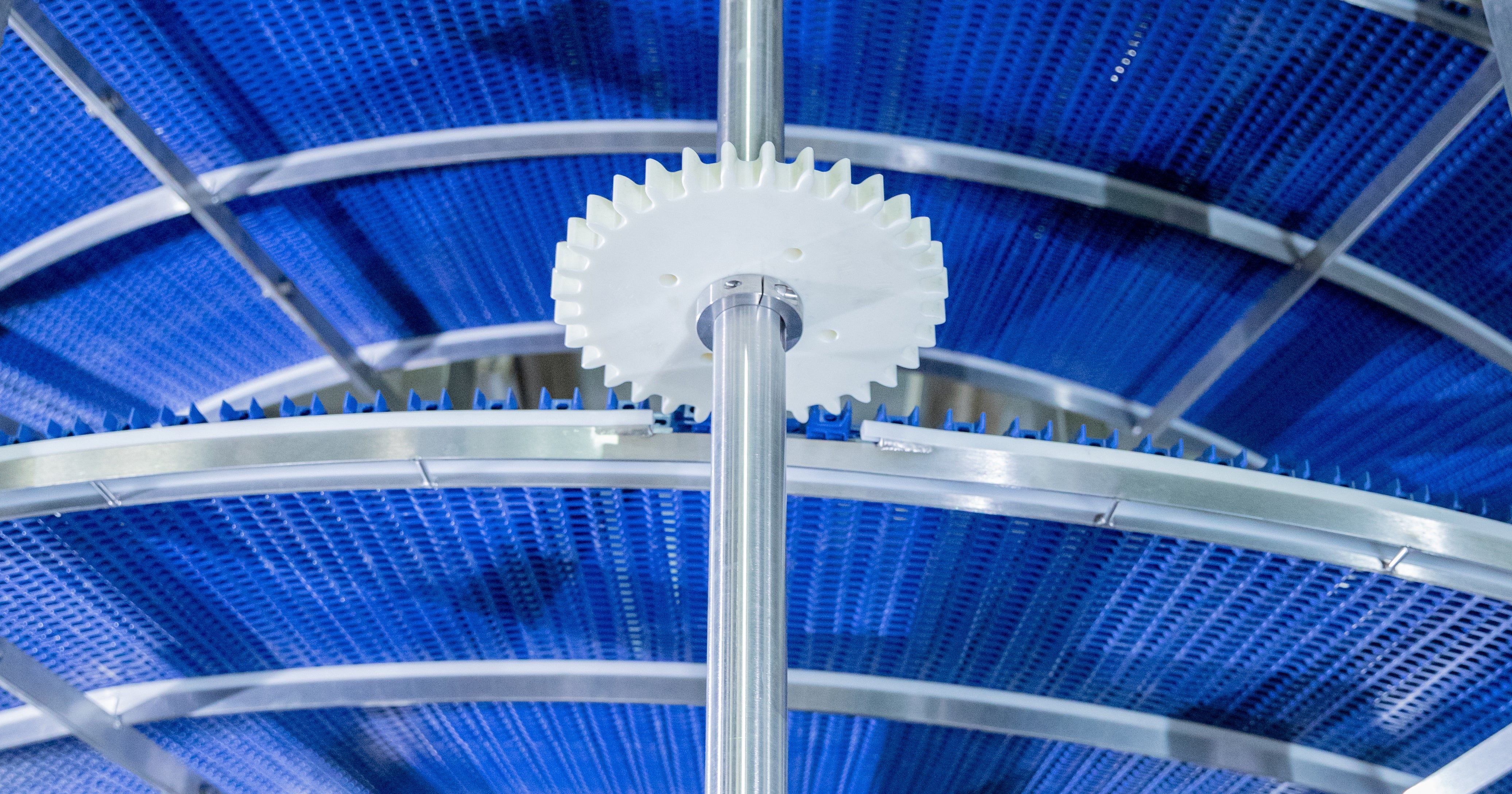 サイドドライブのエッジスプロケット付きバーとベルト