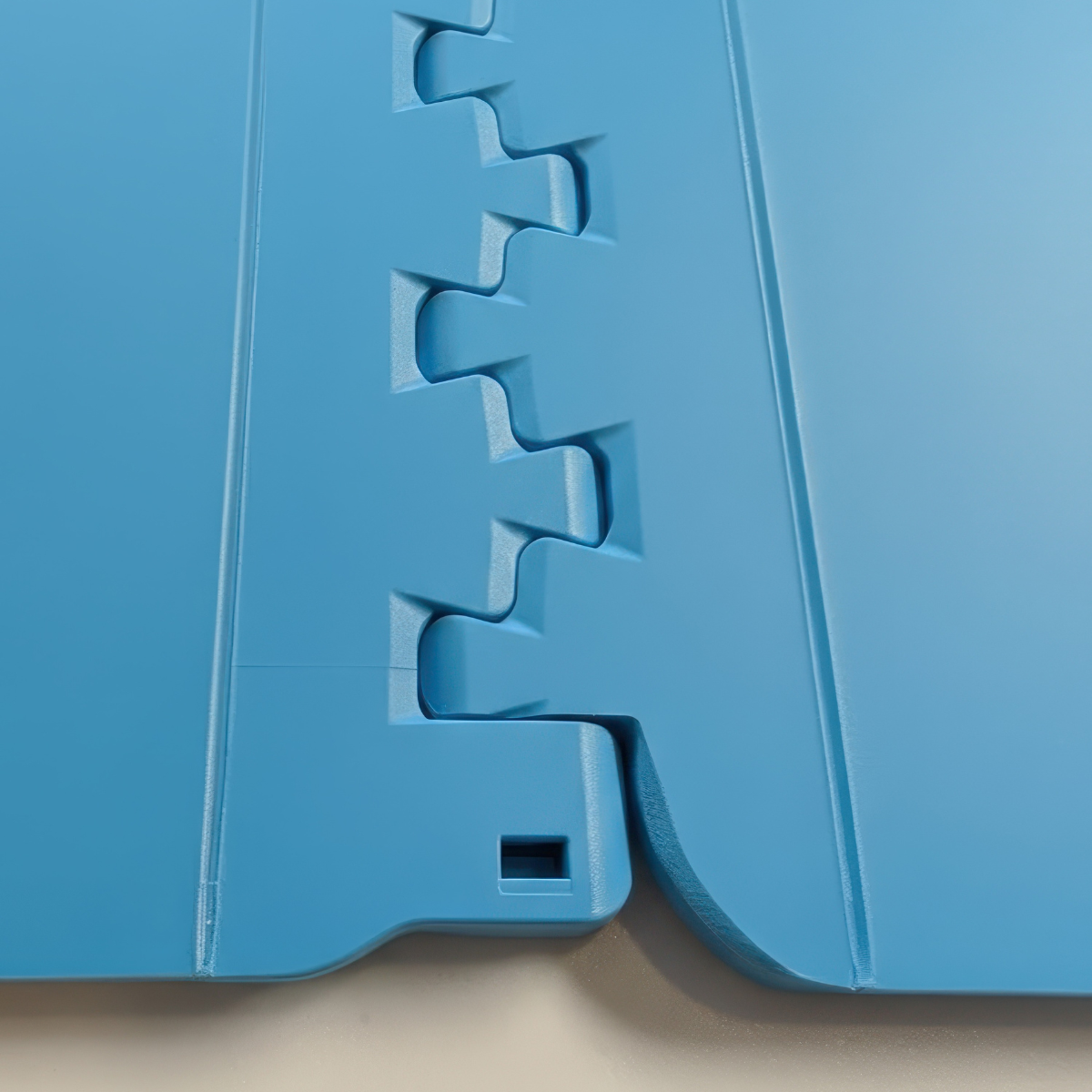 Interlocked seam of ThermoDrive ThermoConnect Heavy-Duty Edge conveyor belt