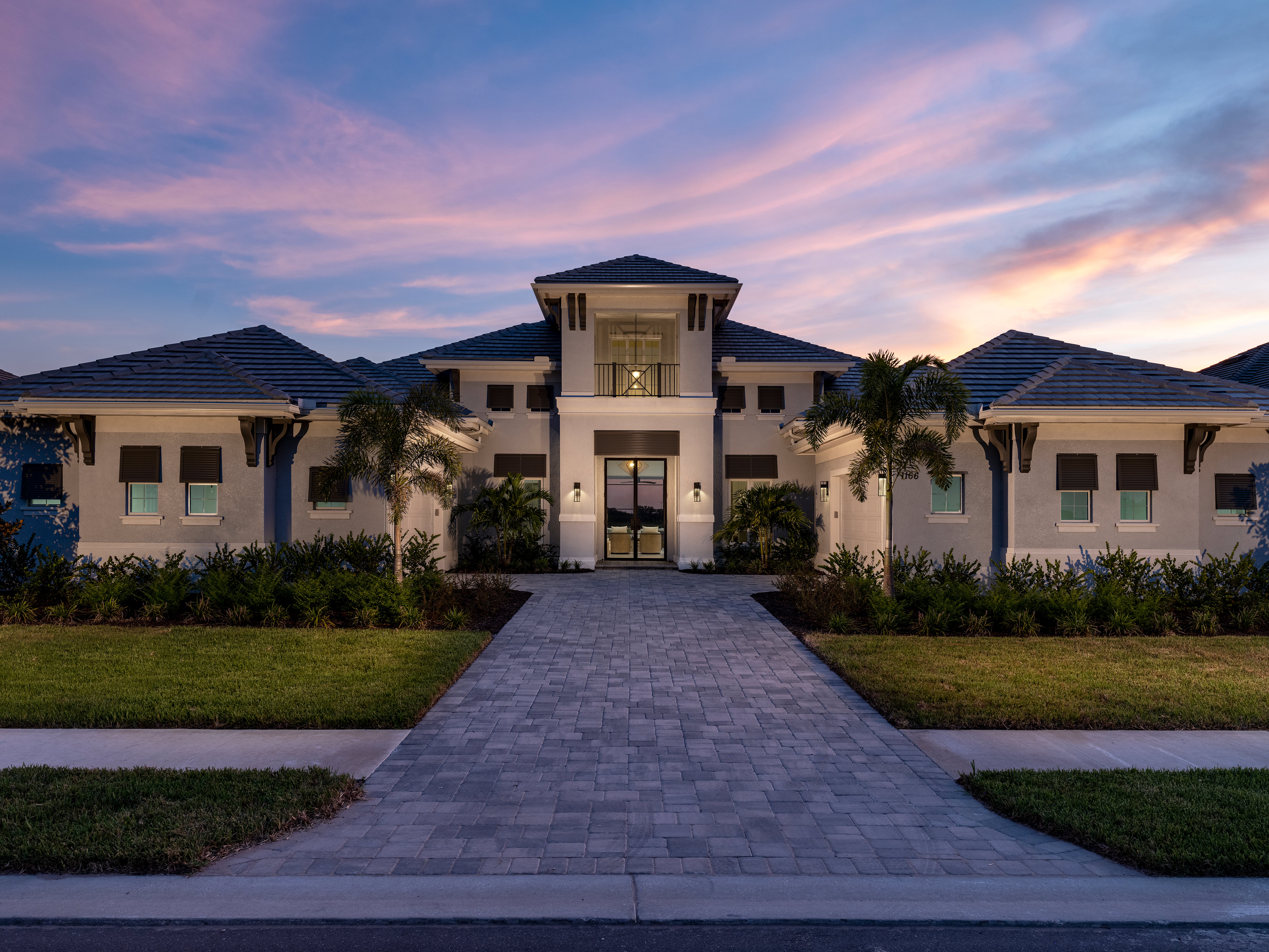 1166 Blue Shell Lp Sarasota FL-print-001-013-Front dusk-4200x3150-300dpi.jpg