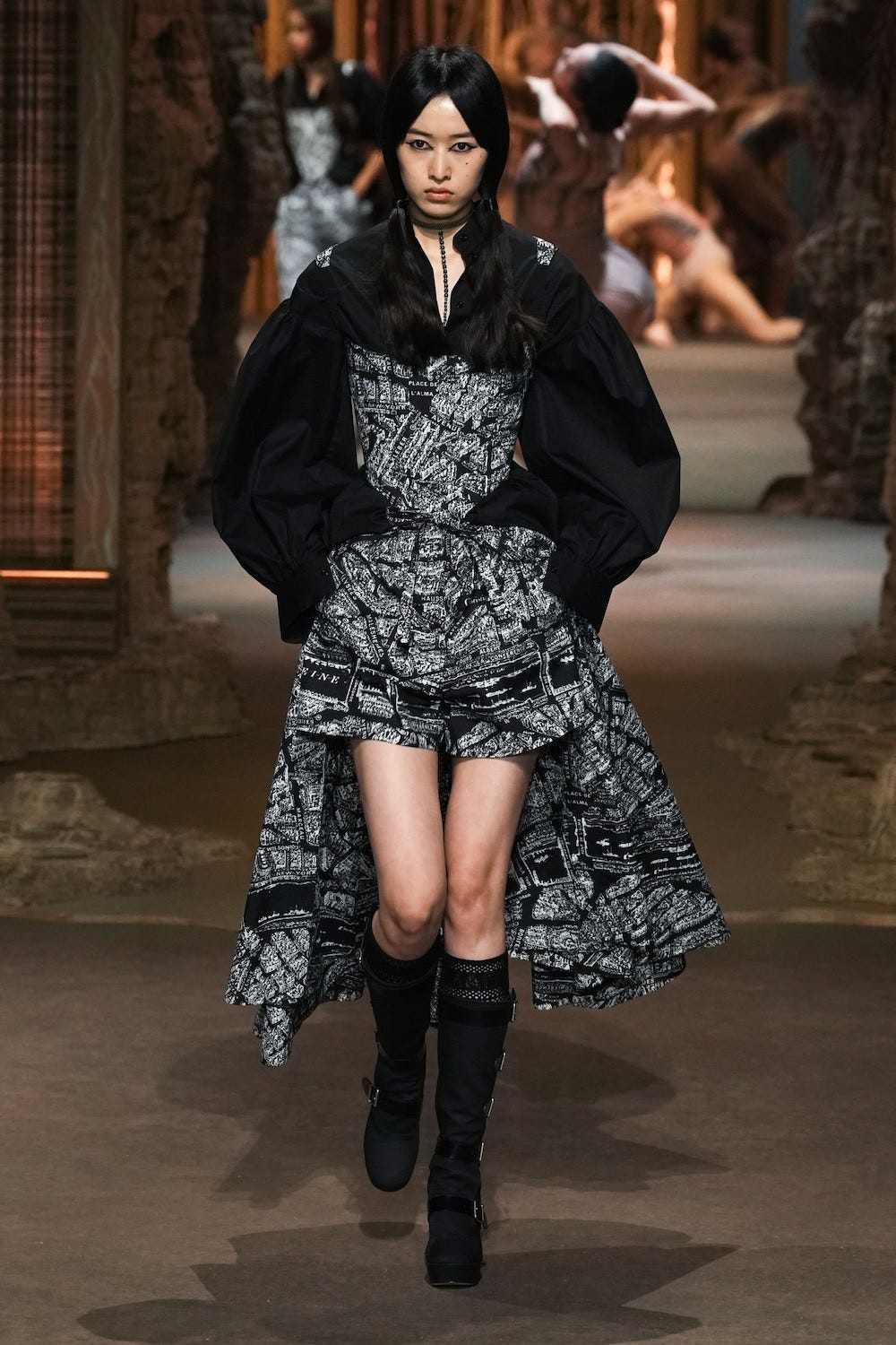 At Dior, 16th and 21st Century Influences Create a Whole New Look ...